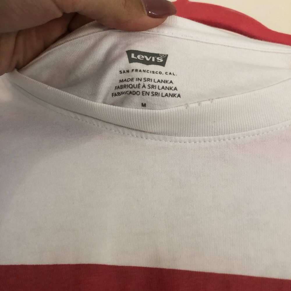 Levi’s Distressed Logo Tee - Picture 4 of 4